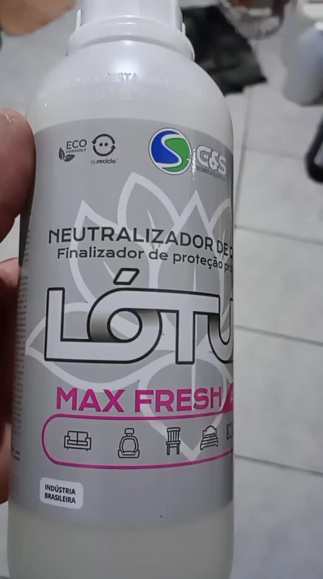 Vídeo com a mensagem sobre neutralização de odores e proteção prolongada.